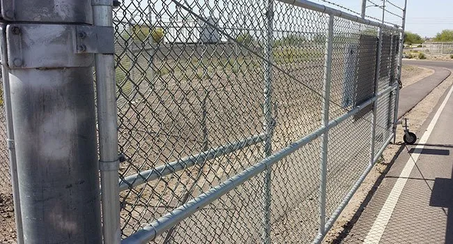 Affordable vinyl fence installation service in Phoenix, AZ - Guycom Construction