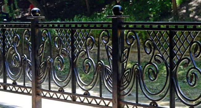 Professional privacy fencing service in Phoenix, AZ - Guycom Construction