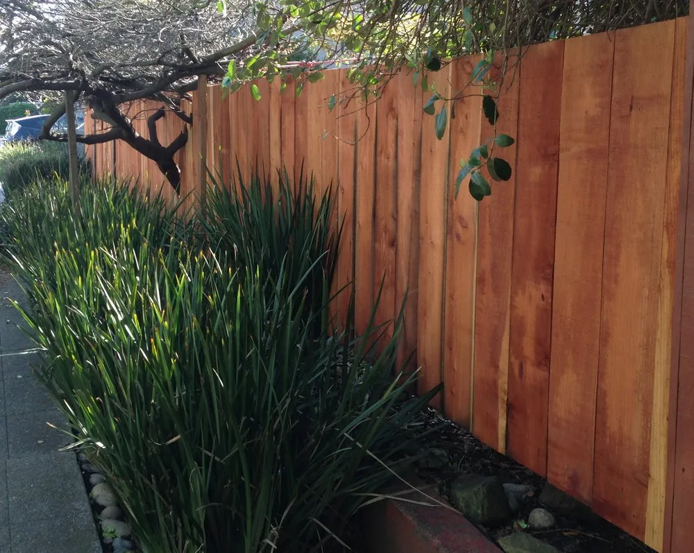 Quality chain link fencing for homes in Oakland, CA by Handyguy
