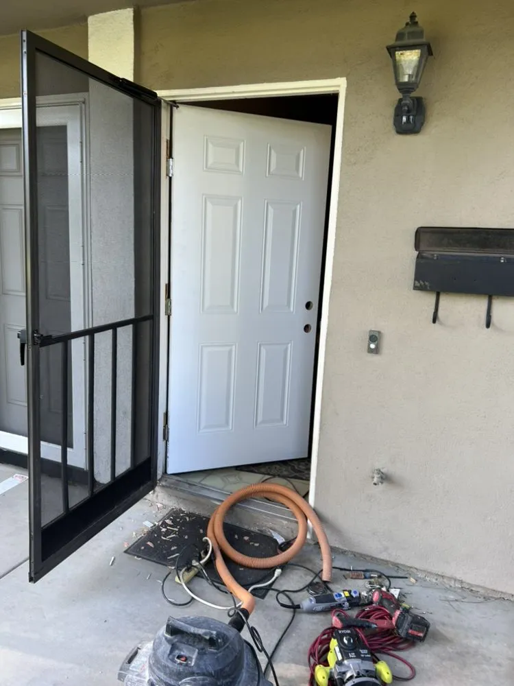 Affordable wood fence service in Compton, CA by Handyman Rivera