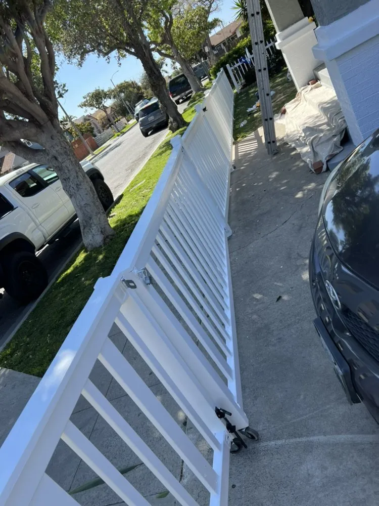 Local chain link fencing in Compton, CA by Handyman Rivera