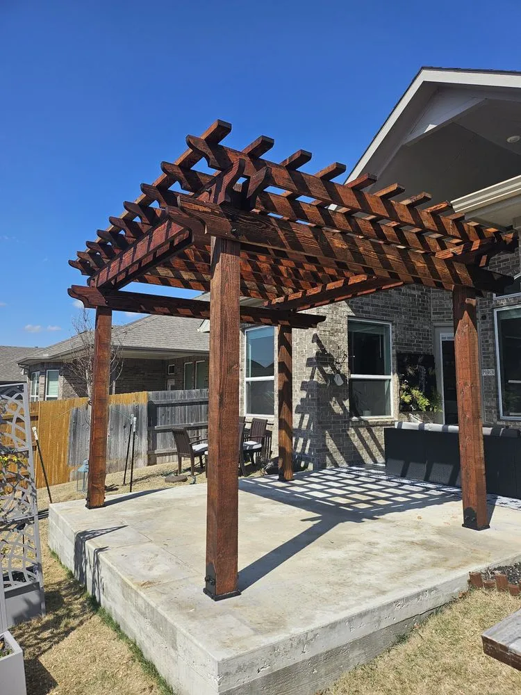 Professional vinyl fence installation for homes in Spring, TX by Handyman Solutions