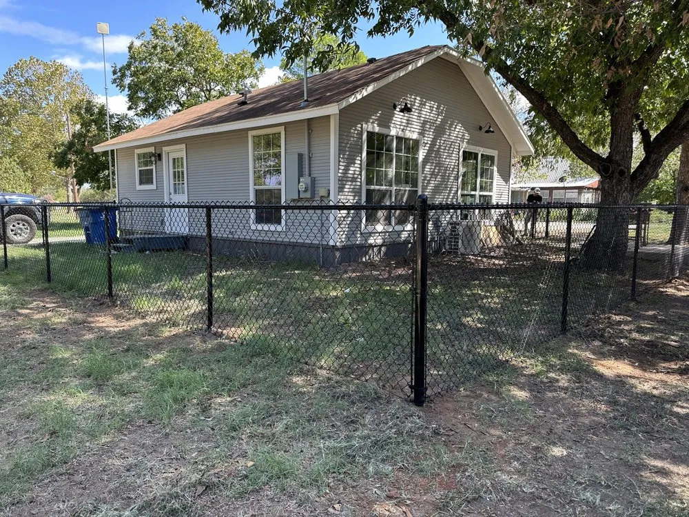 Top-rated vinyl fence installation in Abilene, TX by Harris & Sons
