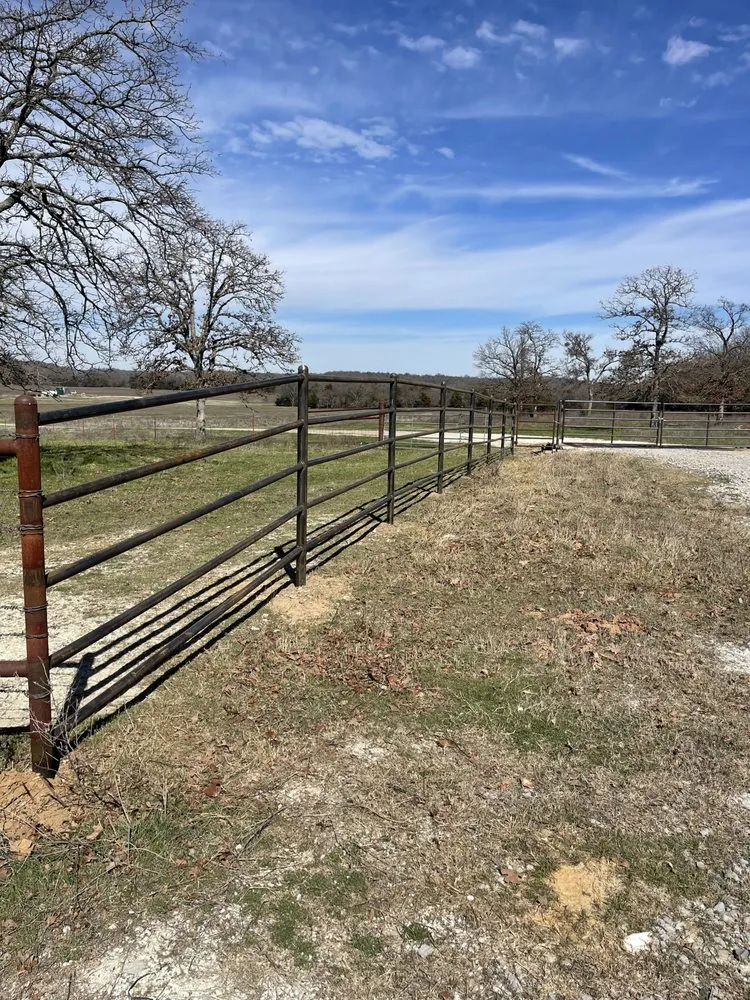 Top-rated vinyl fence installation for homes in Asher, OK by Herron Services