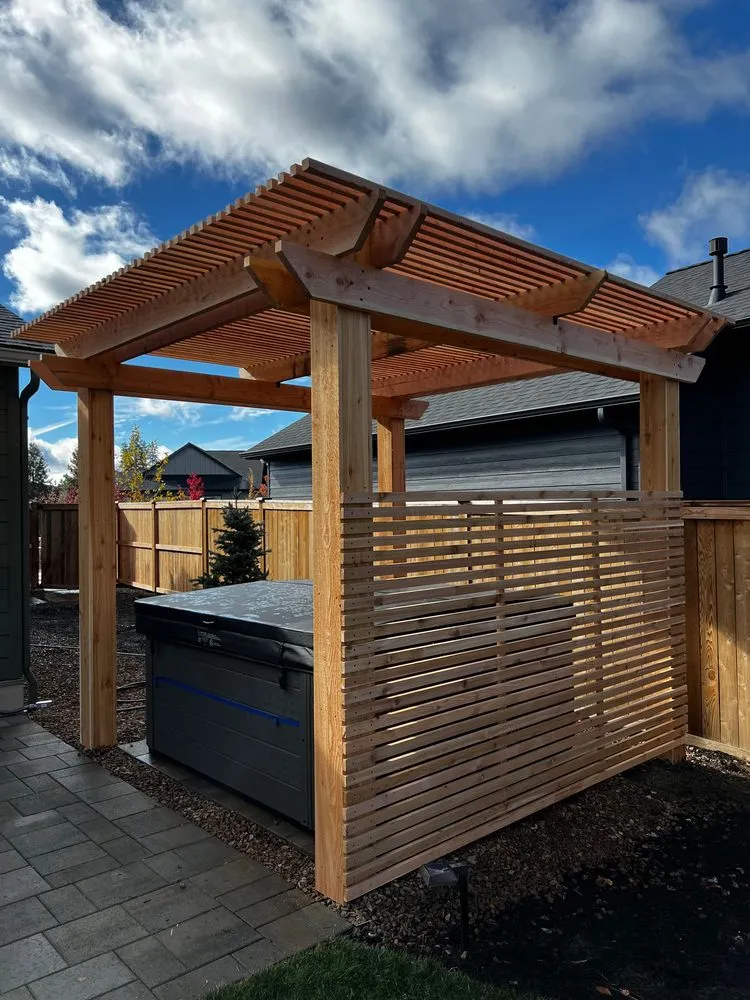 Professional vinyl fence installation service in Bend, OR - High Pine Construction