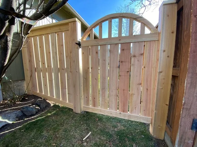 Top-rated vinyl fence installation for homes in Bend, OR by High Pine Construction