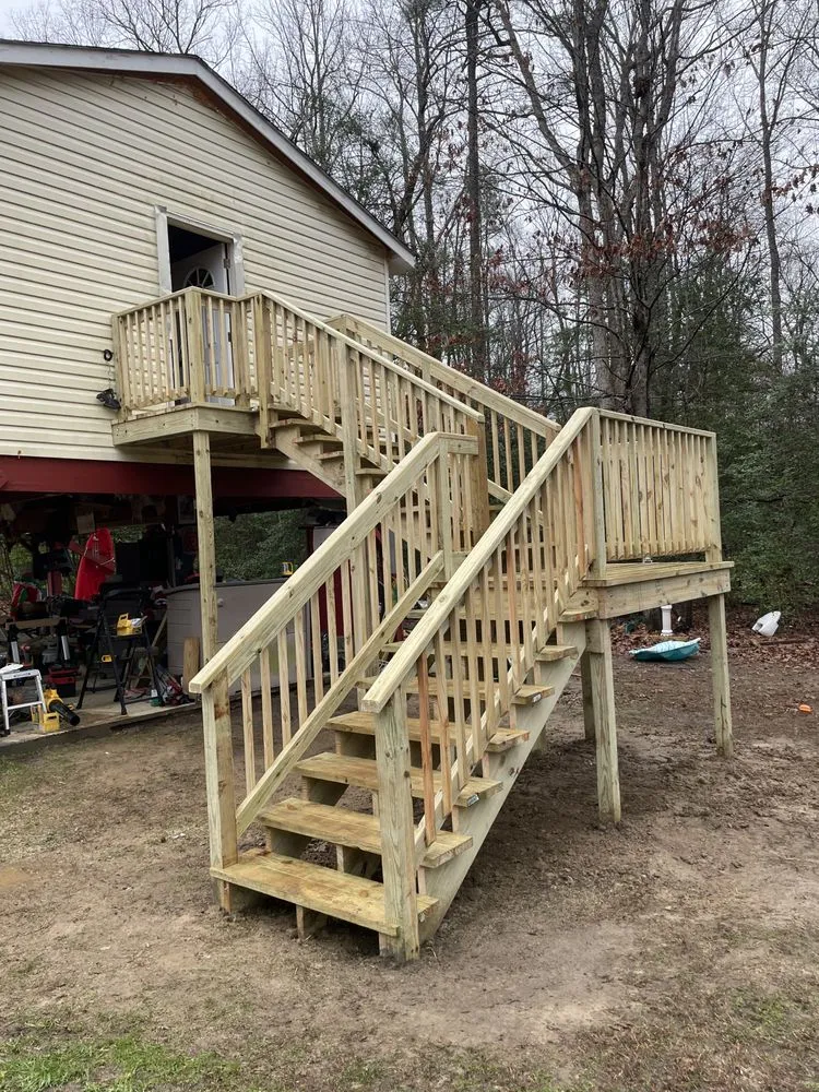 Top-rated privacy fencing service in Gloucester, VA - Hogge’s Carpentry