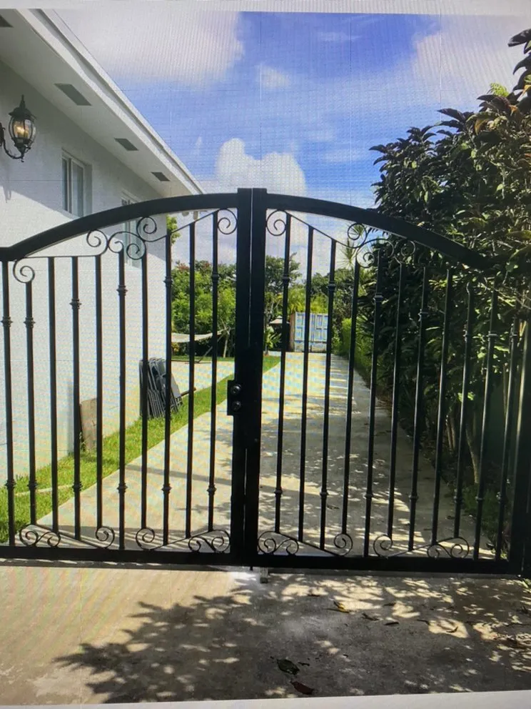 Top-rated wood fence service for homes in Miami, FL by Horizon Structural Developers