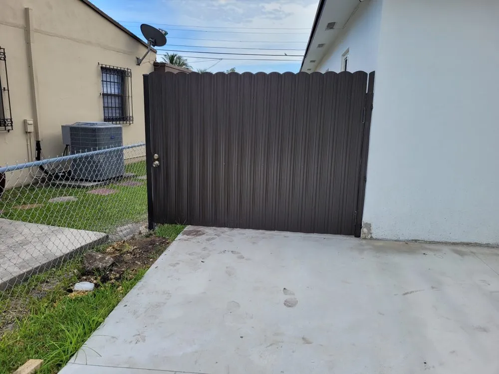 Expert vinyl fence installation experts serving Miami, FL - Horizon Structural Developers