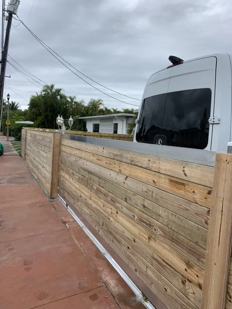 Trusted vinyl fence installation service in Miami, FL - Horizon Structural Developers