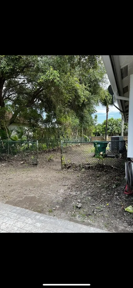Reliable vinyl fence installation experts serving Miami, FL - Horizon Structural Developers