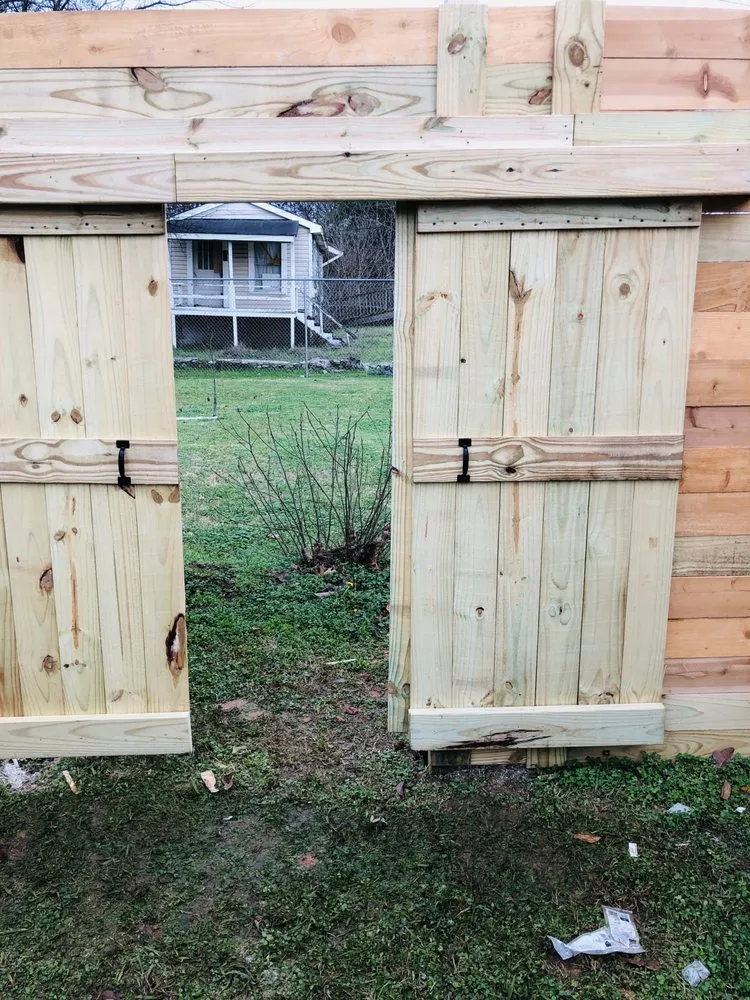Local wood fence service experts serving Birmingham, AL - iConstruct