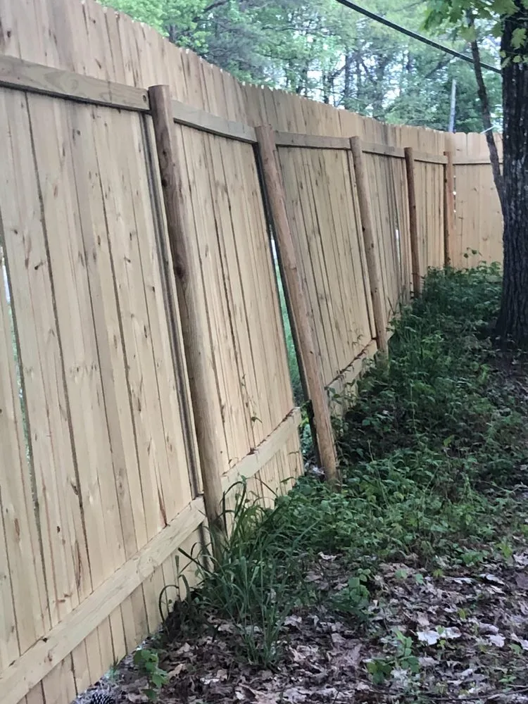 Quality vinyl fence installation for homes in Birmingham, AL by iConstruct