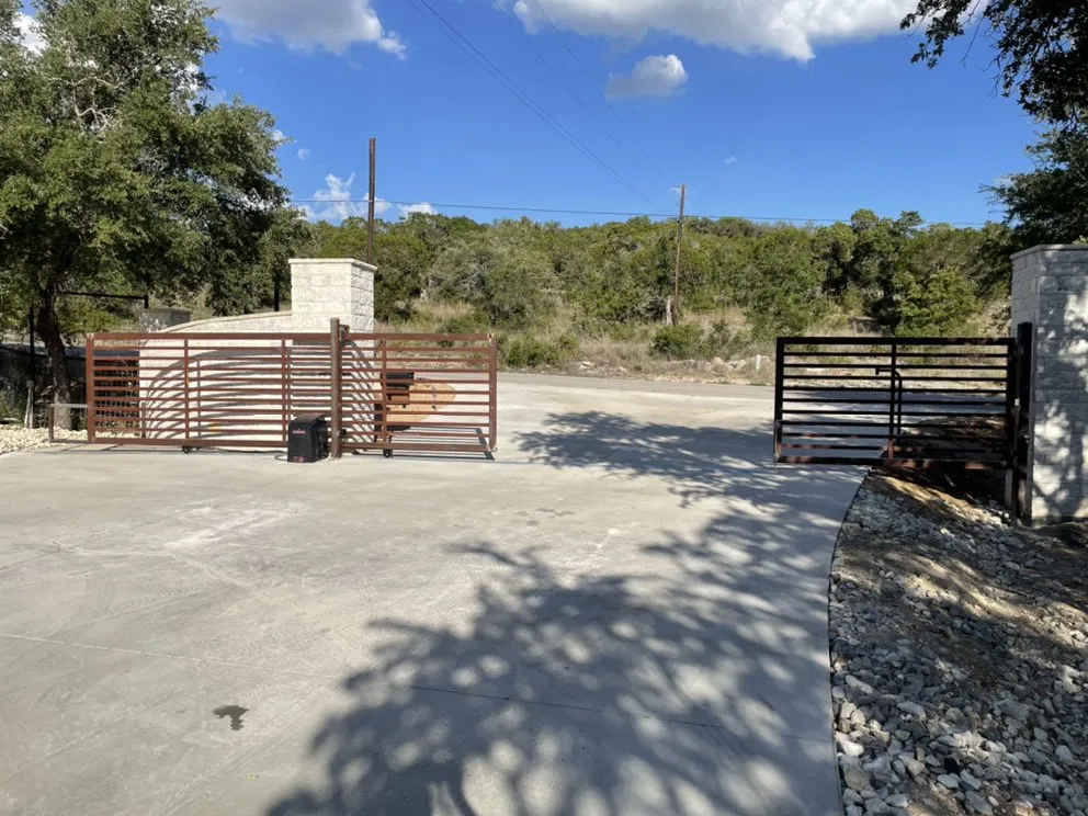 Top-rated vinyl fence installation in Austin, TX by Integrity Automatic Gates