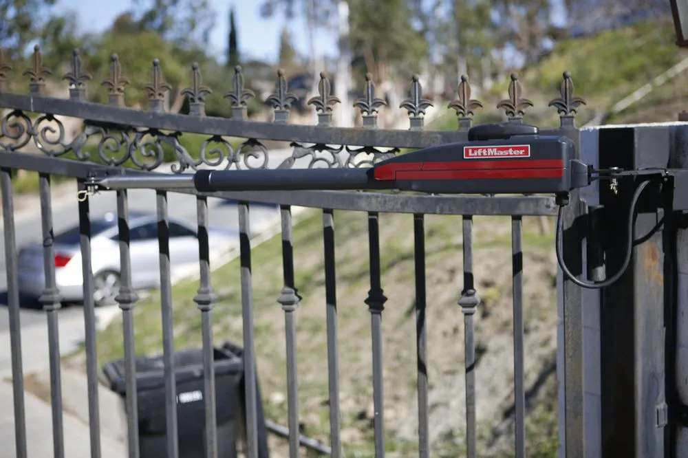 Top-rated chain link fencing experts serving Manhattan Beach, CA - Intelegates