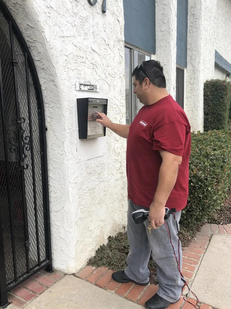 Reliable fence installation experts serving Manhattan Beach, CA - Intelegates