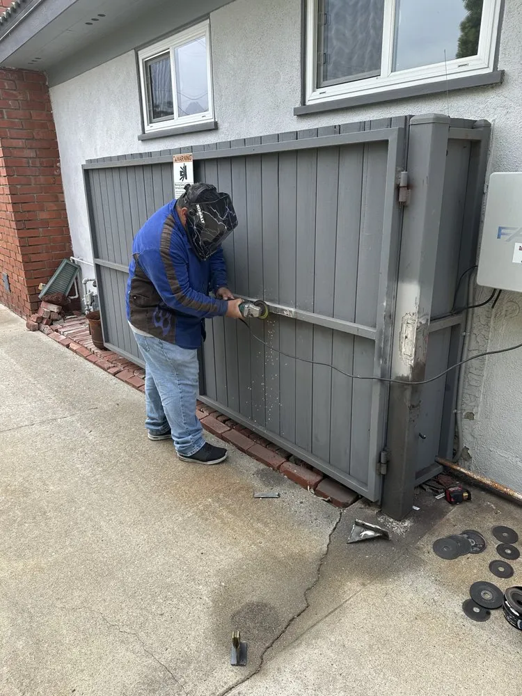 Top-rated fence repair service in Manhattan Beach, CA - Intelegates