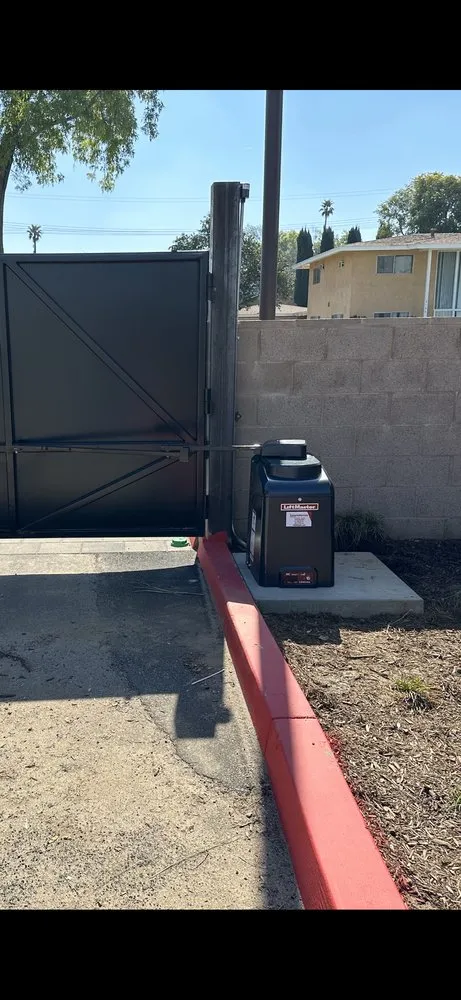 Trusted fence repair service in Manhattan Beach, CA - Intelegates