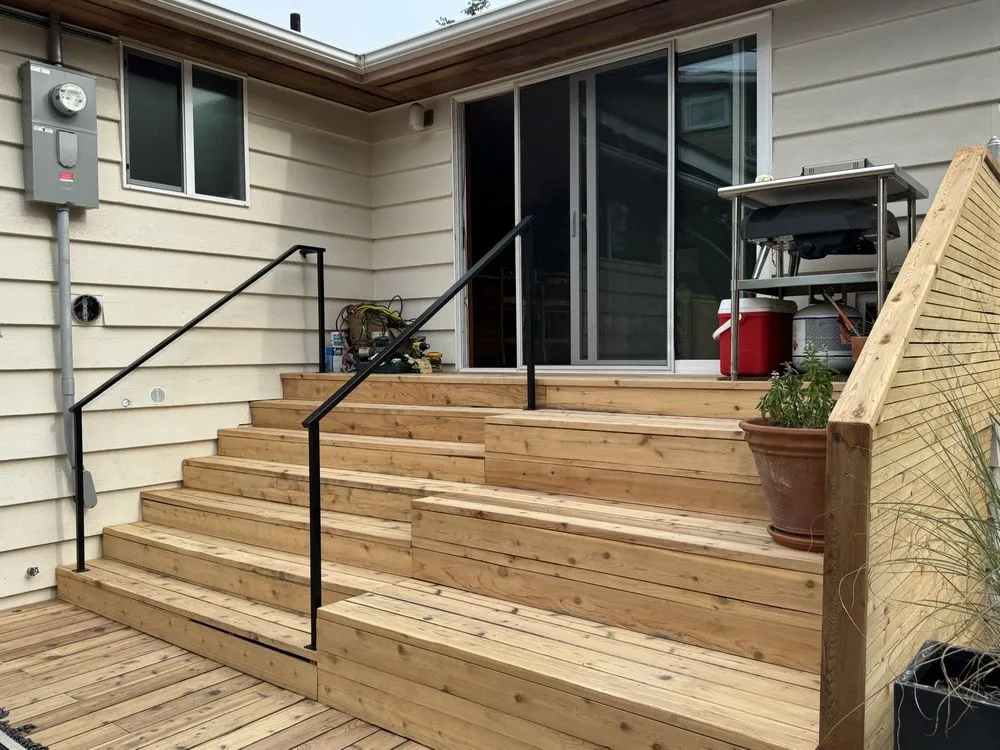 Top-rated vinyl fence installation in Bellevue, WA by Interactive Gates & Security