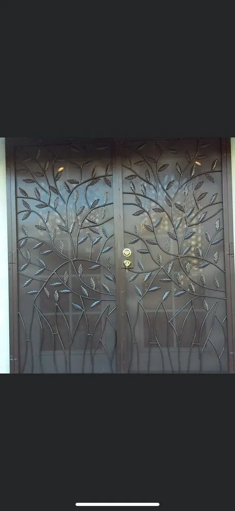 Affordable vinyl fence installation for homes in Perris, CA by Ivan Welding