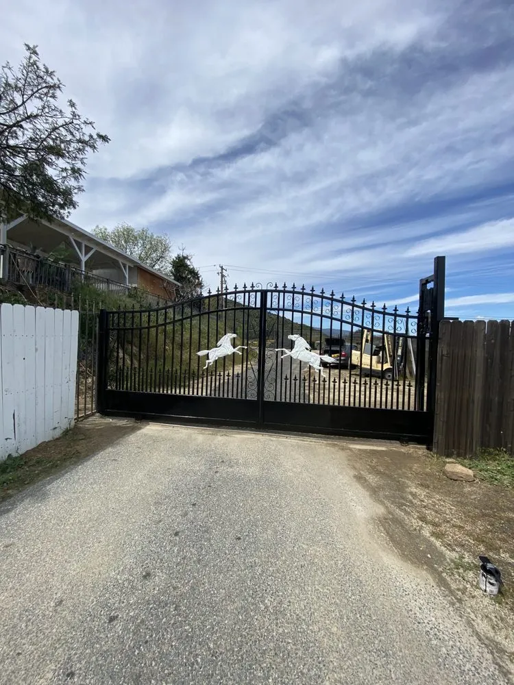Affordable privacy fencing service in Perris, CA - Ivan Welding