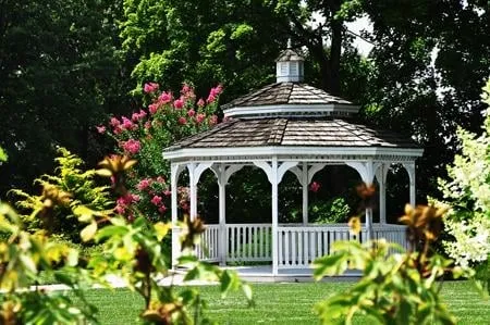 Affordable fence repair service in Normal, IL - JLJ Construction