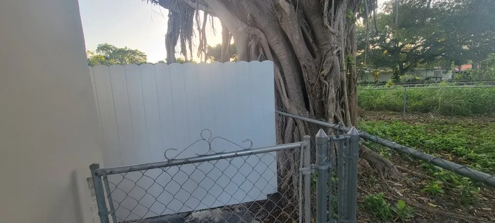 Professional wood fence service service in Miami, FL - Jonathan Multi Services
