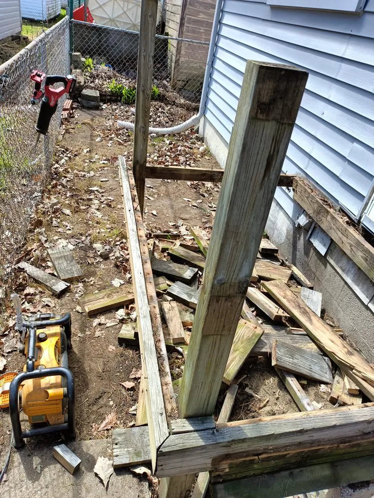 Reliable vinyl fence installation for homes in Saint Clair, MI by JRS
