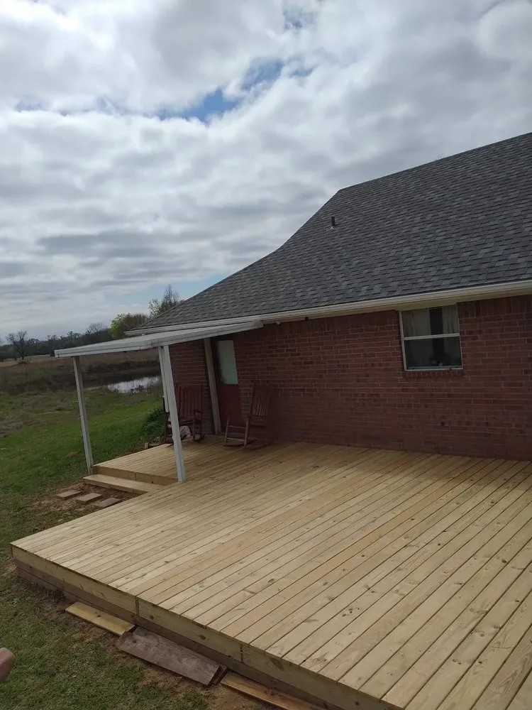 Local vinyl fence installation for homes in Alba, TX by JS Construction & General