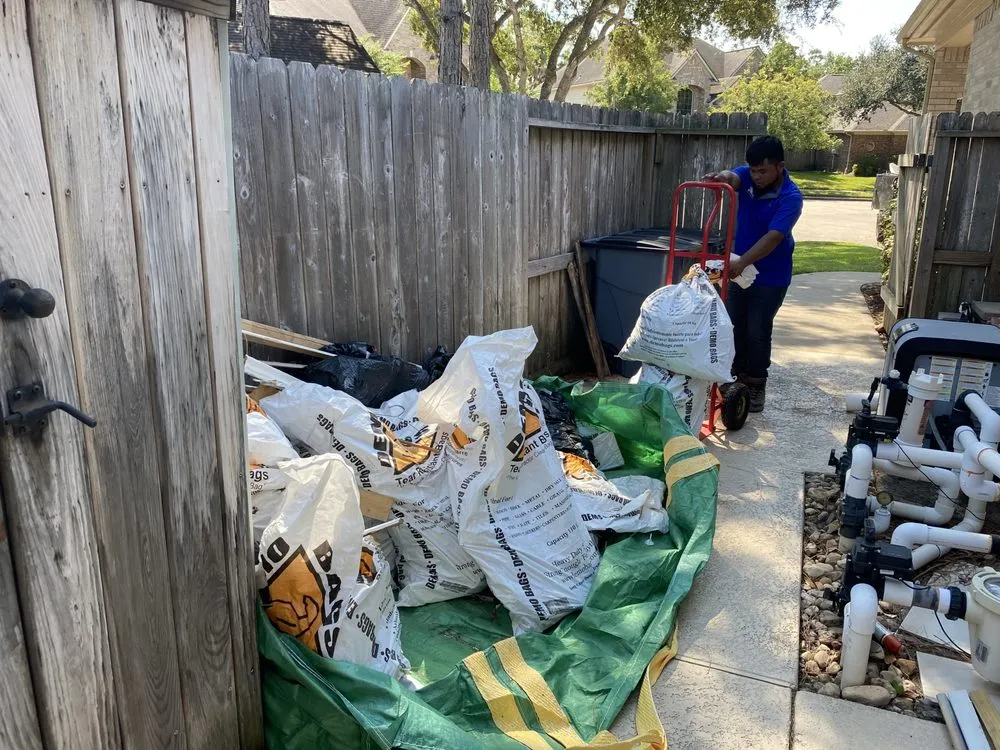 Top-rated wood fence service in Pasadena, TX by JW Junk