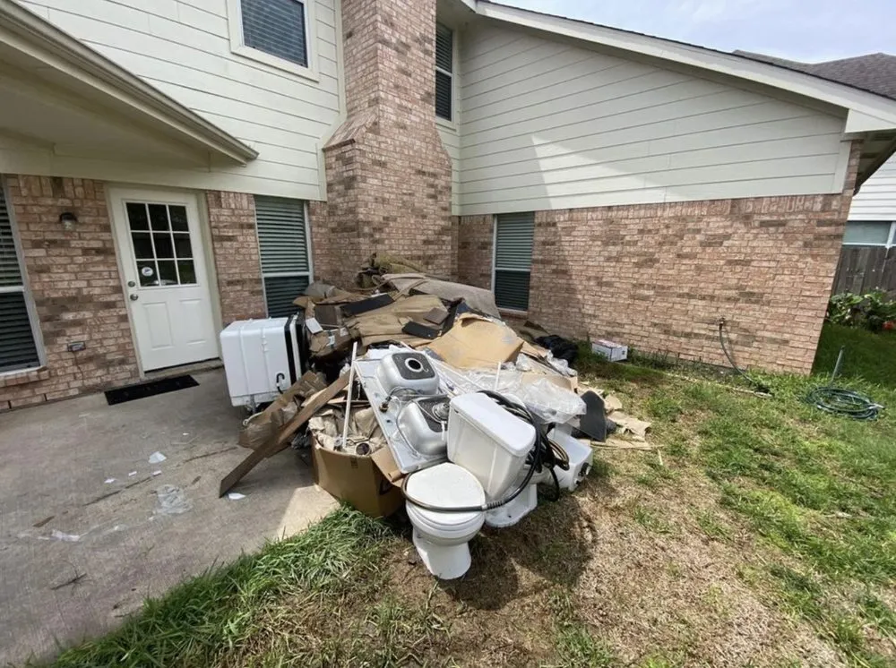 Top-rated privacy fencing service in Pasadena, TX - JW Junk