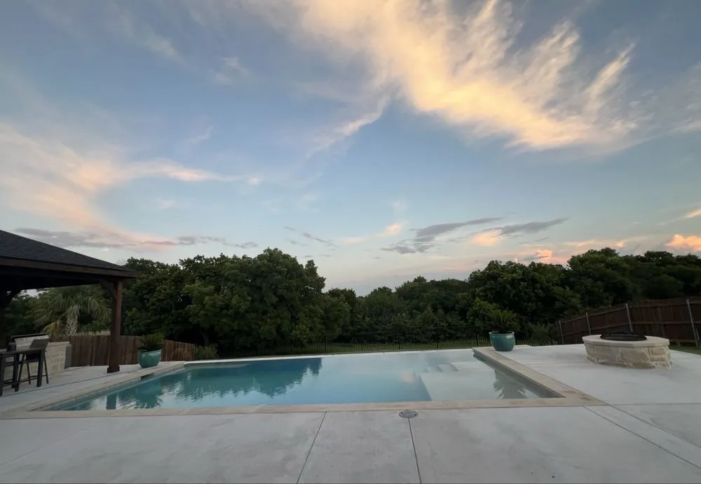 Affordable fence installation service in Midlothian, TX - King Pools