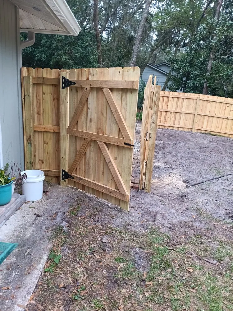 Trusted vinyl fence installation service in Eustis, FL - KNF Clearing Grading & Fencing