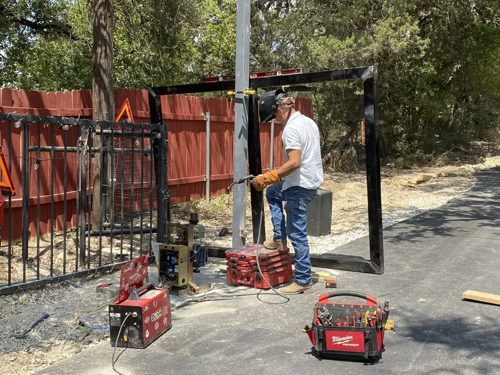 Trusted vinyl fence installation service in Austin, TX - Knowitall Access & Integration