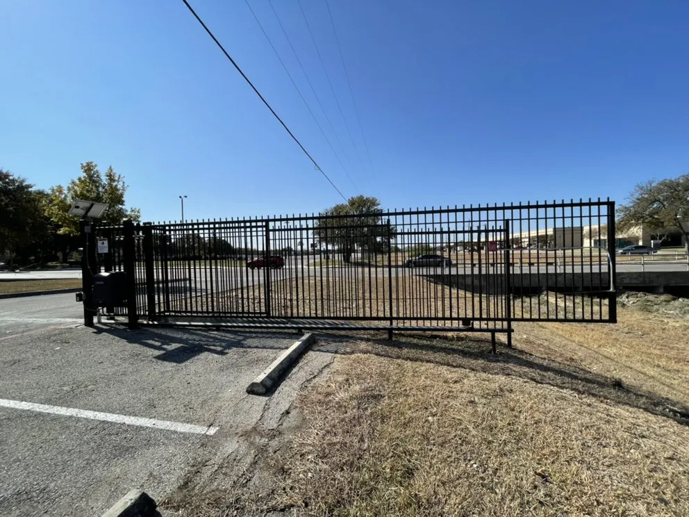 Quality vinyl fence installation in Helotes, TX by L - Gates Technology
