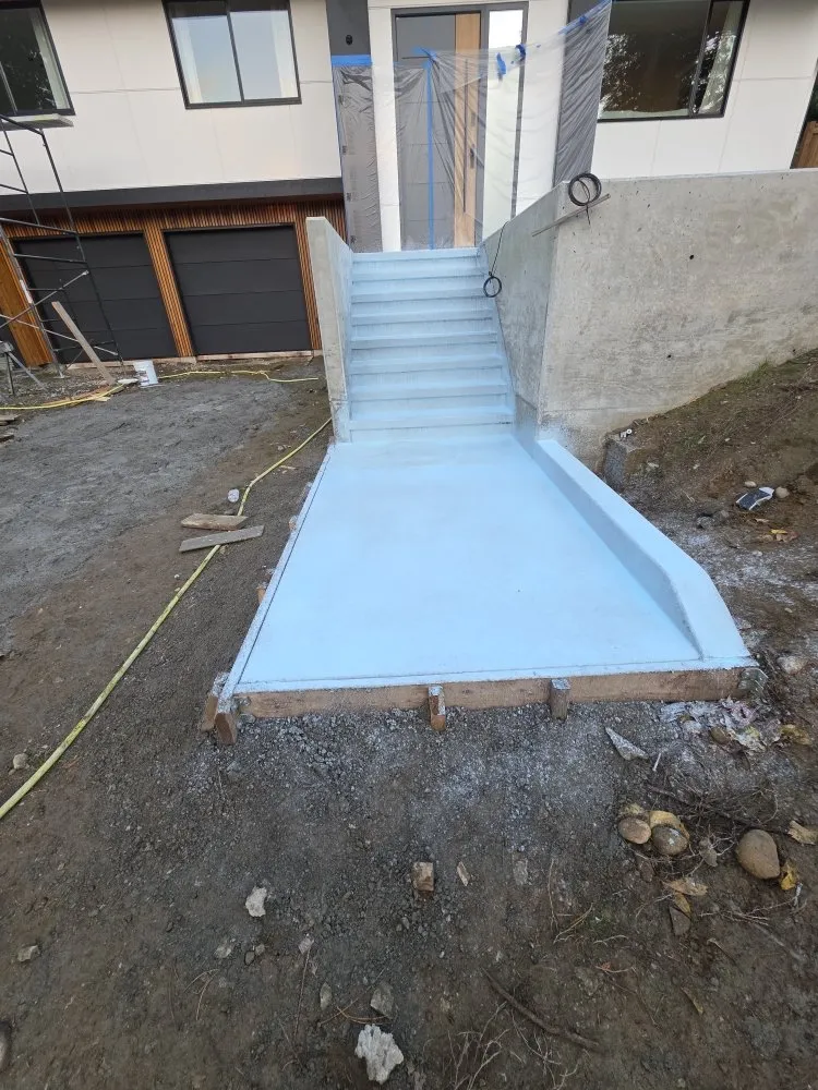 Top-rated fence installation in Everett, WA by L & V Concret