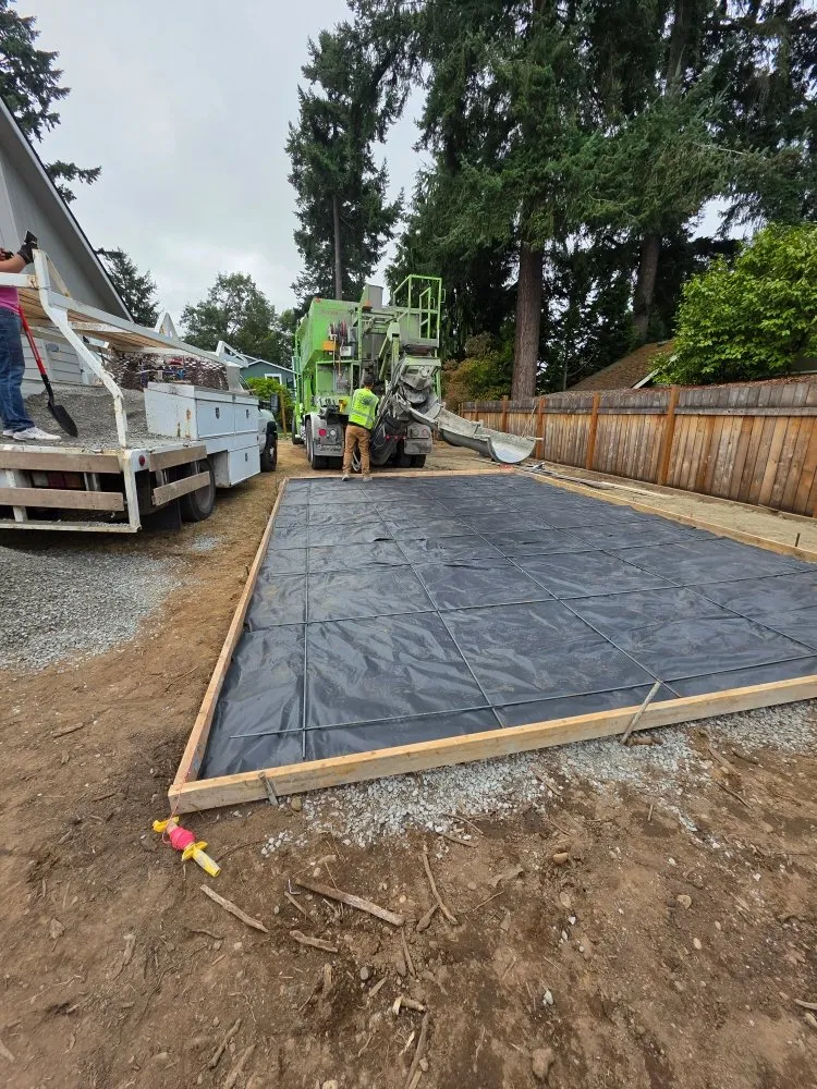 Reliable vinyl fence installation experts serving Everett, WA - L & V Concret