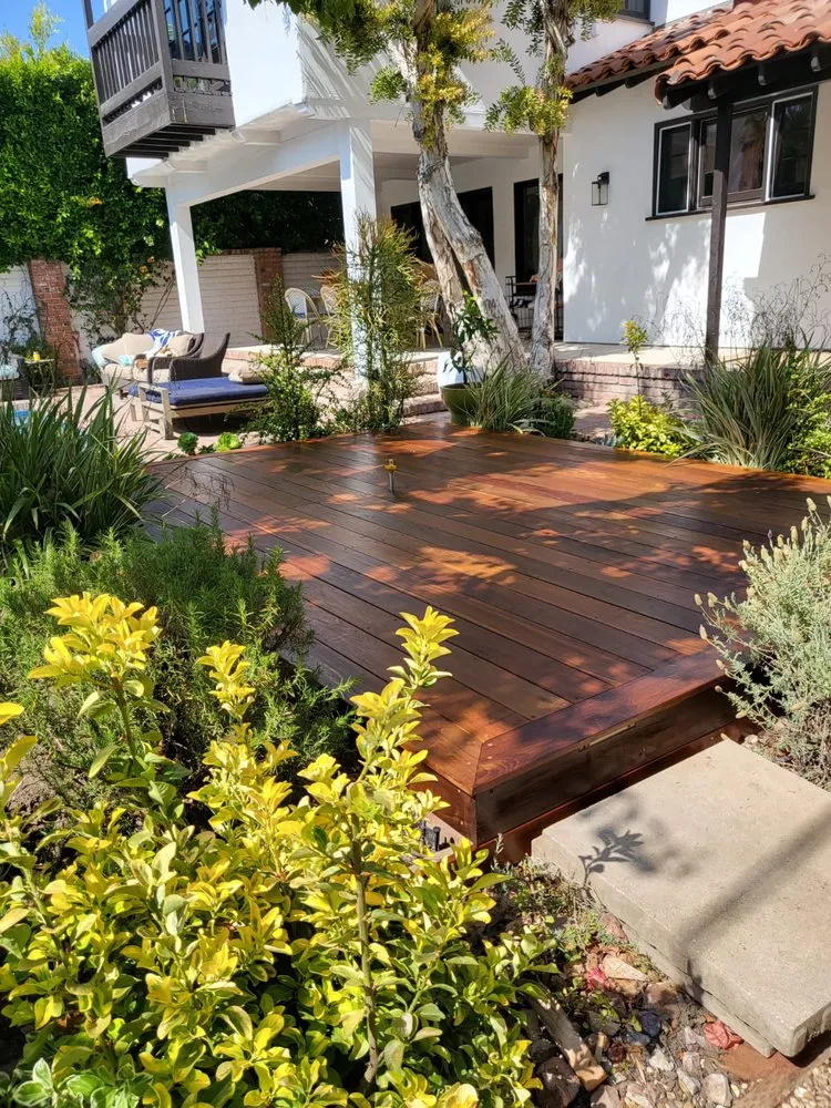 Top-rated vinyl fence installation in Pasadena, CA by LA Decks