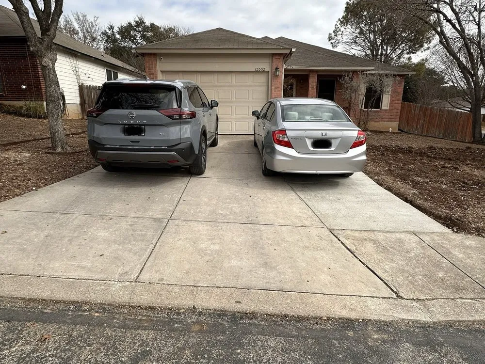 Reliable vinyl fence installation service in Von Ormy, TX - La Roca92