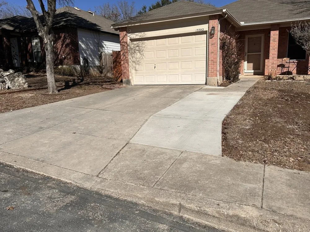 Local wood fence service service in Von Ormy, TX - La Roca92