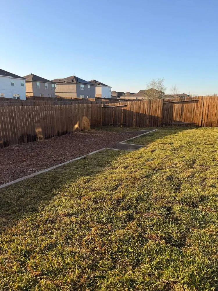 Professional fence installation in Von Ormy, TX by La Roca92