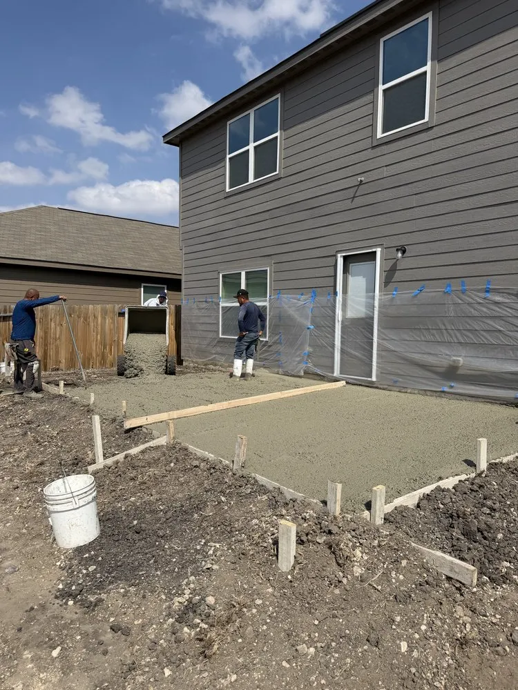 Expert vinyl fence installation service in Von Ormy, TX - La Roca92