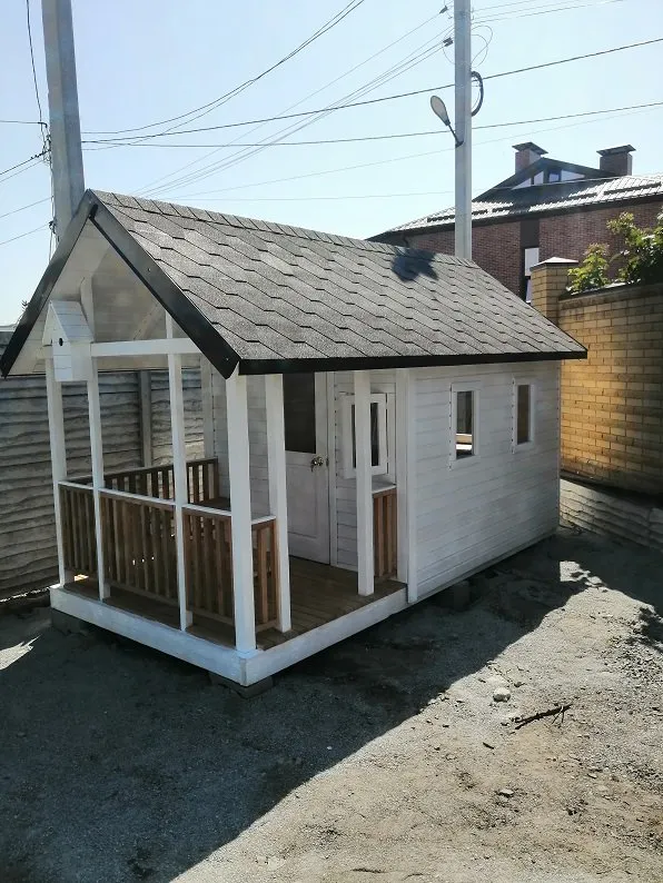 Professional privacy fencing for homes in Eugene, OR by Lagoda