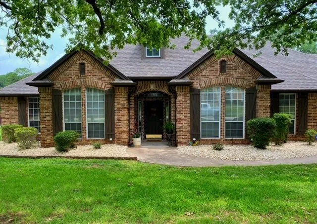 Top-rated vinyl fence installation service in Sanger, TX - Lefty's Services