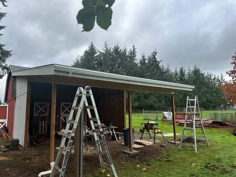 Professional vinyl fence installation service in Eugene, OR - Level and Plumb Construction
