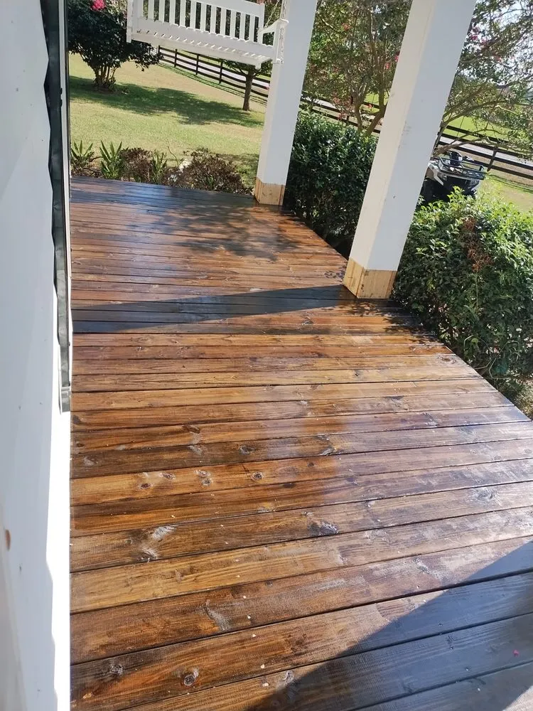Reliable wood fence service experts serving Lucedale, MS - Level Up Construction