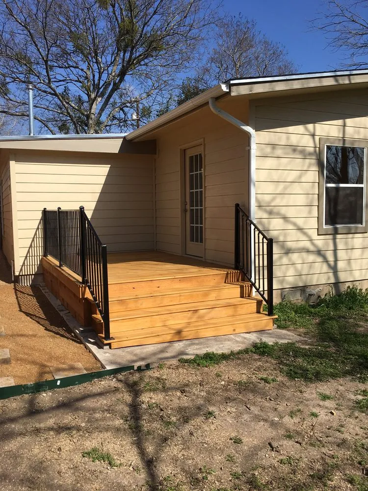 Quality vinyl fence installation in Austin, TX by Liquid Contracting