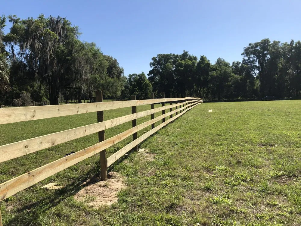 Expert vinyl fence installation experts serving Reddick, FL - L&L Services