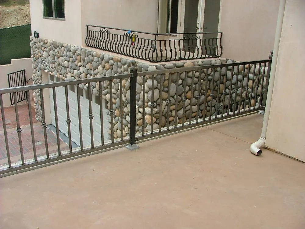Quality vinyl fence installation service in Pasadena, CA - Lock Up