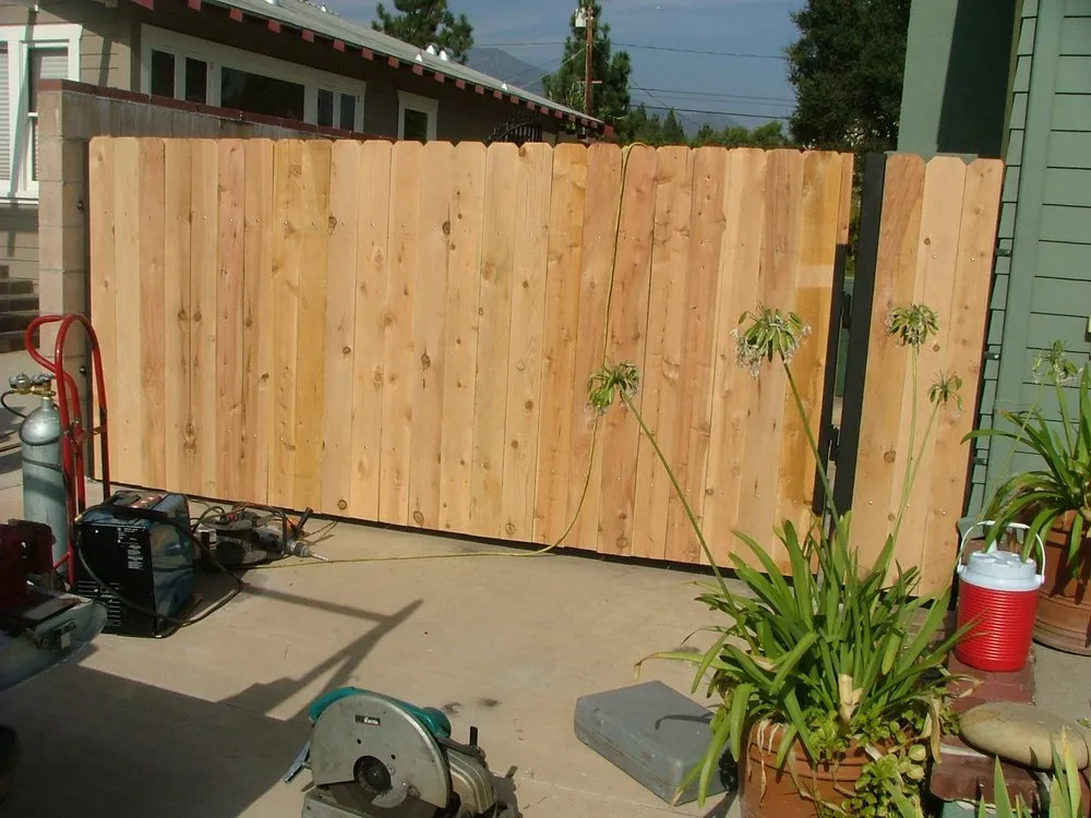 Affordable vinyl fence installation in Pasadena, CA by Lock Up